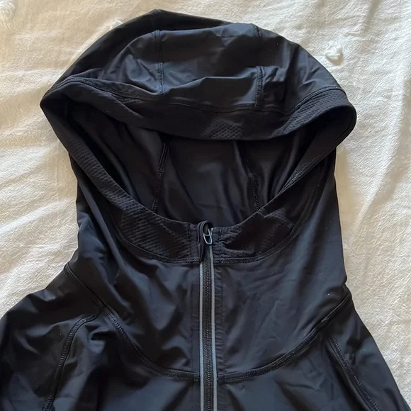 Lululemon hooded running 1/2 zip - Picture 3 of 3